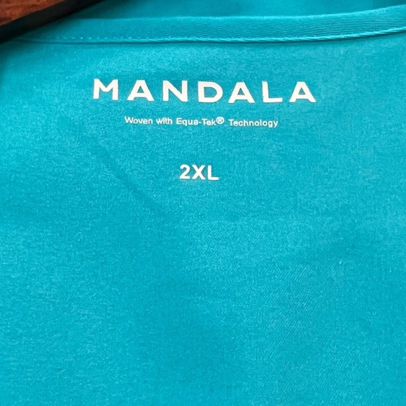 Mandala Scrub top Size 2XL Color Teal Aqua-Tek Material Front Pockets Uniform AC - Picture 8 of 9
